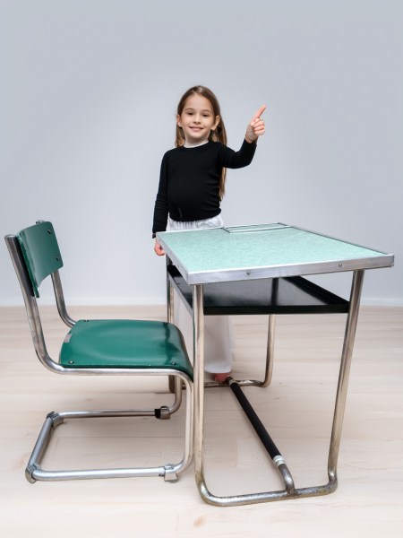 Zurla-figli-mobili-kinder-lessenaar-bureautje-Paus-Pius XII-Papa-waternoodsramp